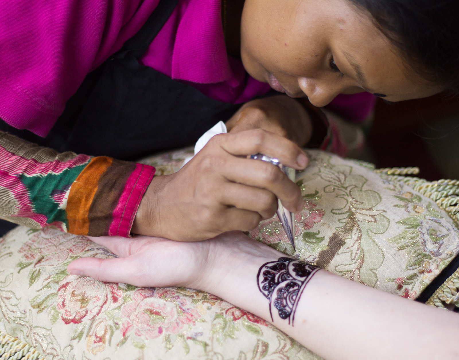 Henna tattoo in Dhaka, Bangladesh