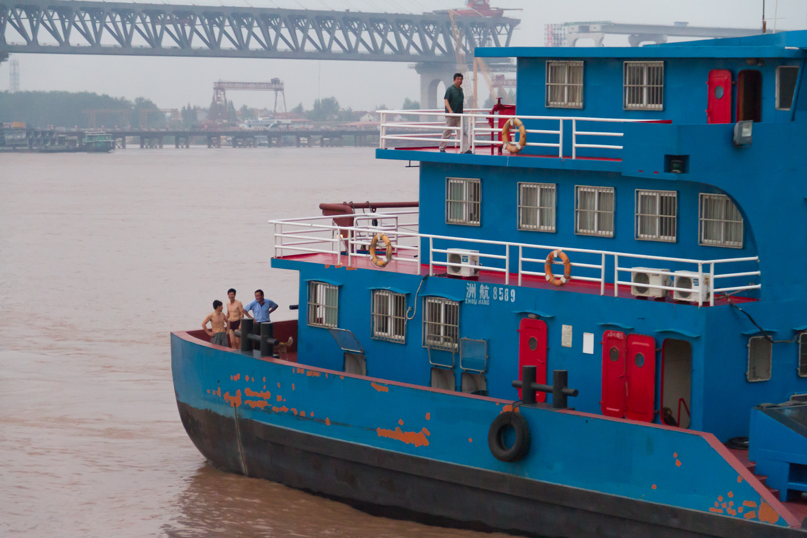 Blue boat on the Yangtze River